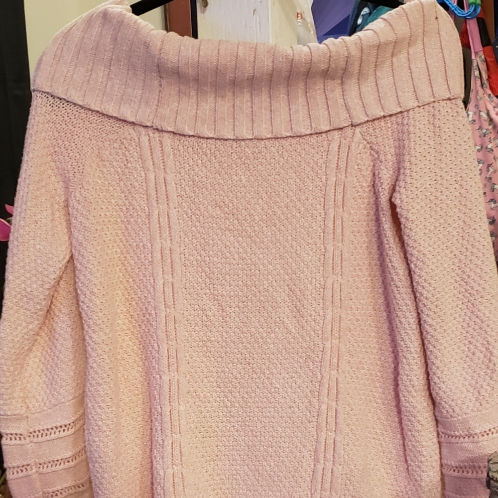 Crown and Ivy Pink Sweater Med.